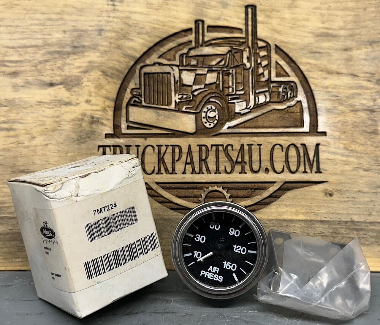 Front view of 7MT224 OEM Mack air pressure gauge rated for 10–150 PSI
